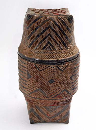 Kuba Beh�lter f�r Rotholzpulver - DR Kongo