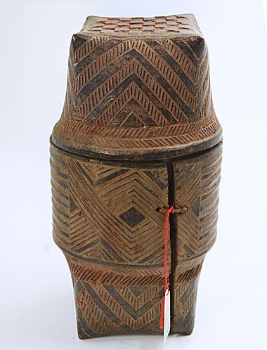 Kuba Beh�lter f�r Rotholzpulver - DR Kongo