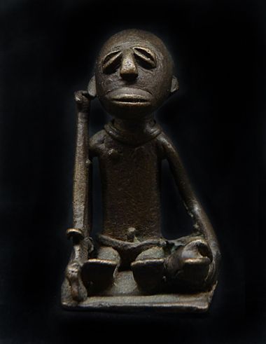 Akan goldweight - sitting man - Ghana