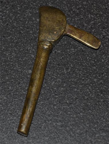 Akan goldweight - Hoe - Ghana
