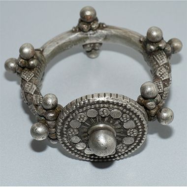 Altes Armreif mit rundem Medallion - �thiopien