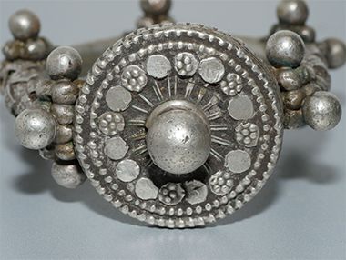 Altes Armreif mit rundem Medallion - �thiopien