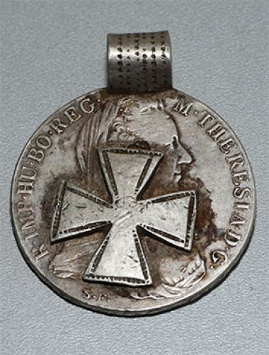 Pendant round - with a small cross in the middle - Ethiopia
