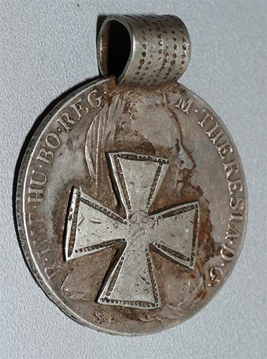 Pendant round - with a small cross in the middle - Ethiopia