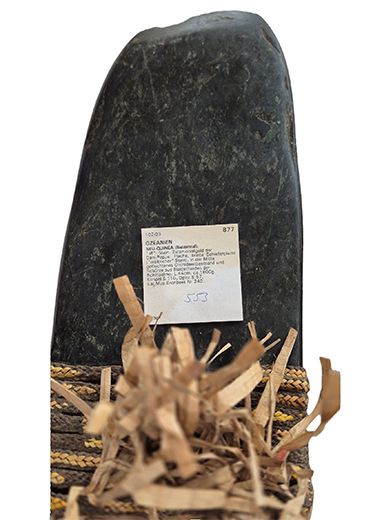 Je stone - Dani - Baliem Valley: Papua New Guinea